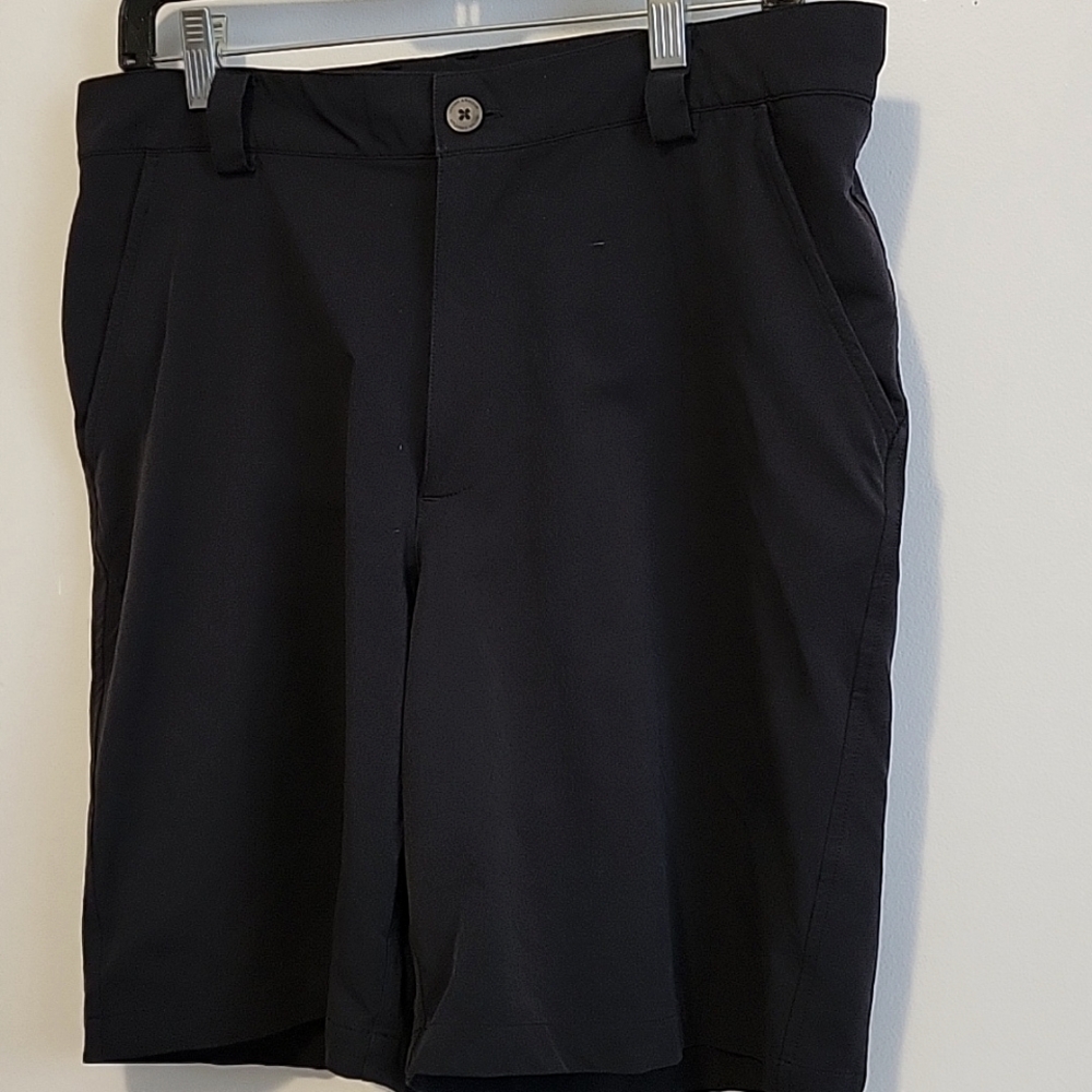 Men's UA Golf shorts